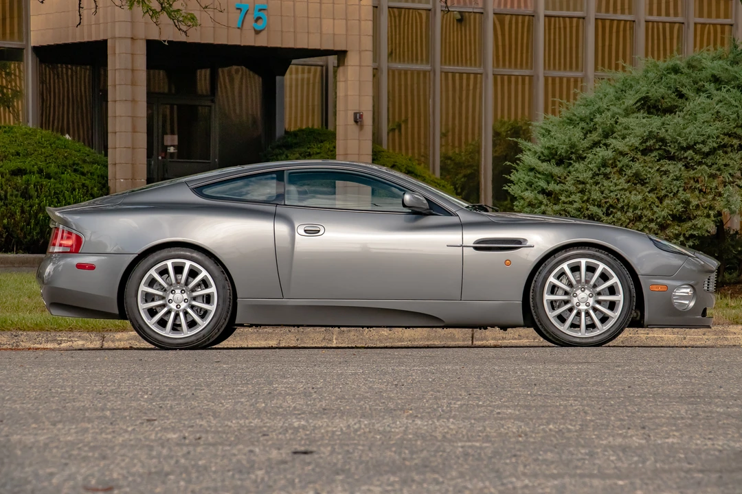 2002 Aston Martin Vanquish 1st Gen - Image 27 of 31