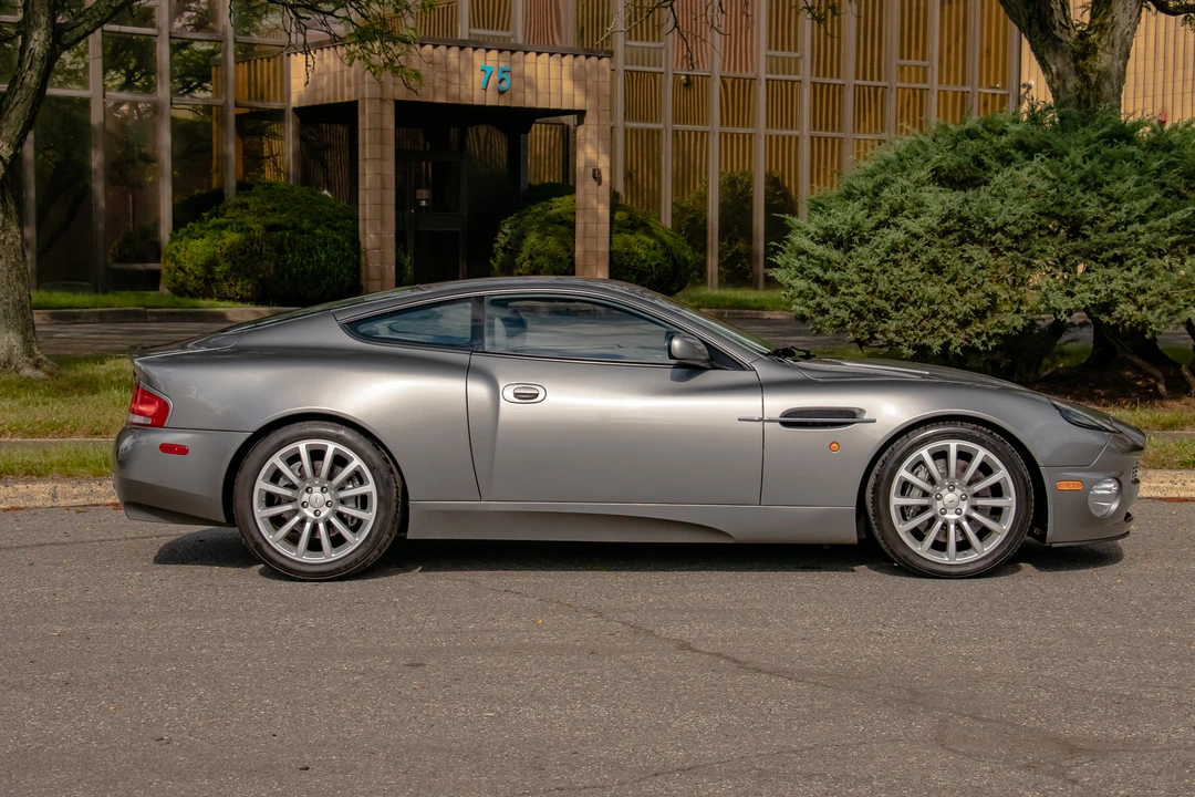 2002 Aston Martin Vanquish 1st Gen - Image 26 of 31