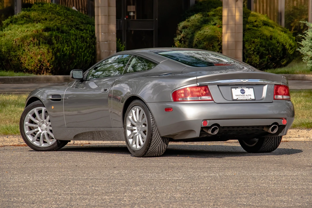 2002 Aston Martin Vanquish 1st Gen - Image 16 of 31