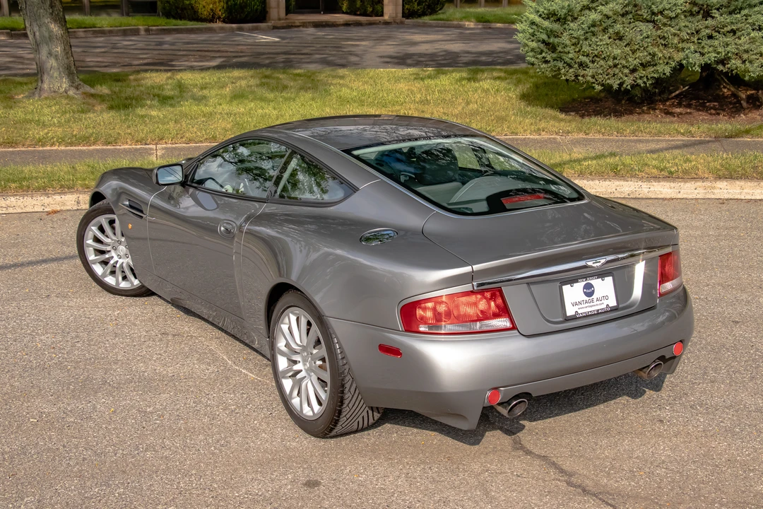 2002 Aston Martin Vanquish 1st Gen - Image 17 of 31