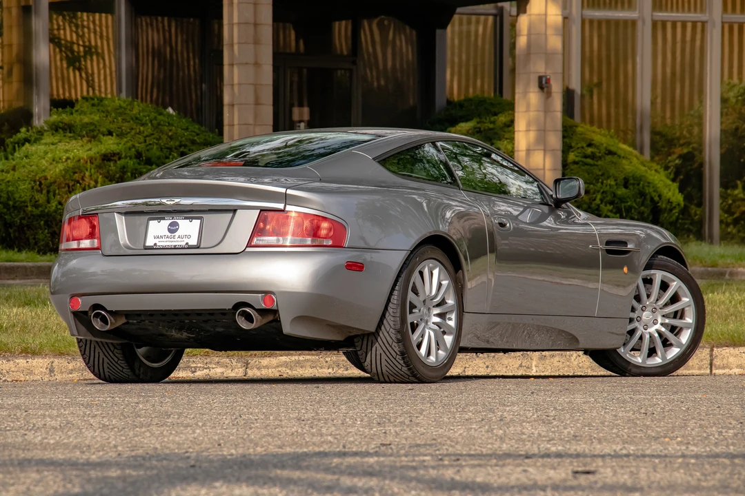 2002 Aston Martin Vanquish 1st Gen - Image 21 of 31