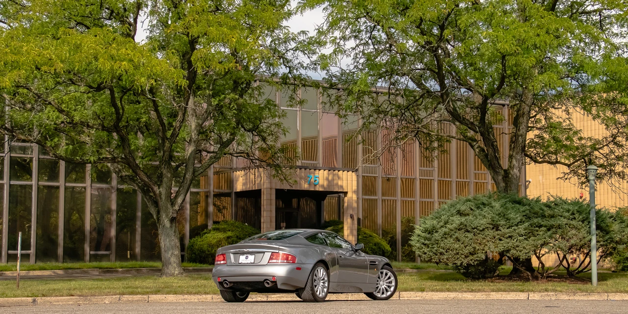 2002 Aston Martin Vanquish 1st Gen - Image 23 of 31