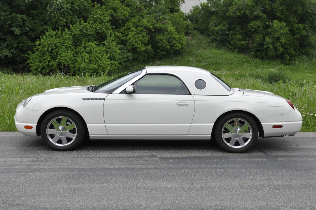2002 Ford Thunderbird 11th Gen - Image 14 of 31