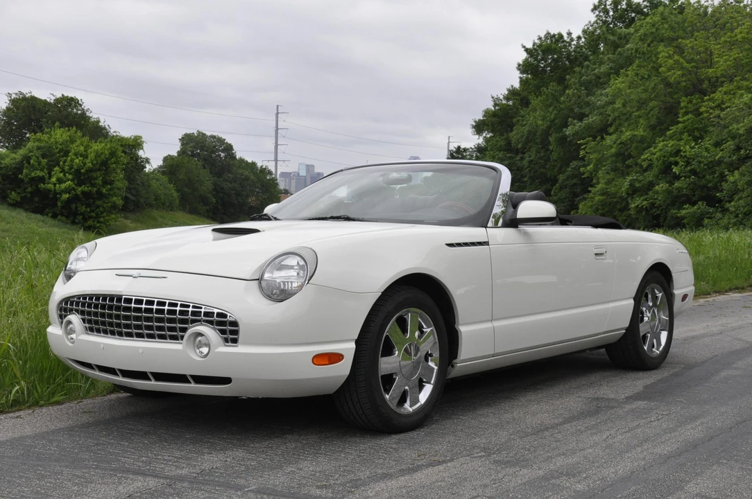 2002 Ford Thunderbird 11th Gen - Image 2 of 31