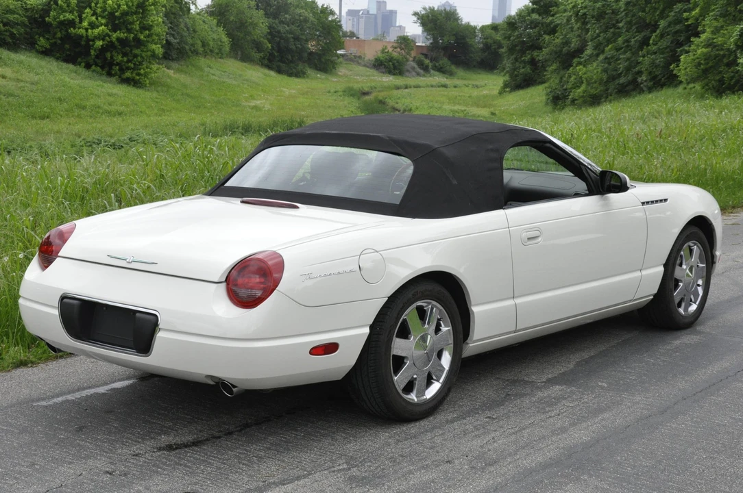 2002 Ford Thunderbird 11th Gen - Image 17 of 31