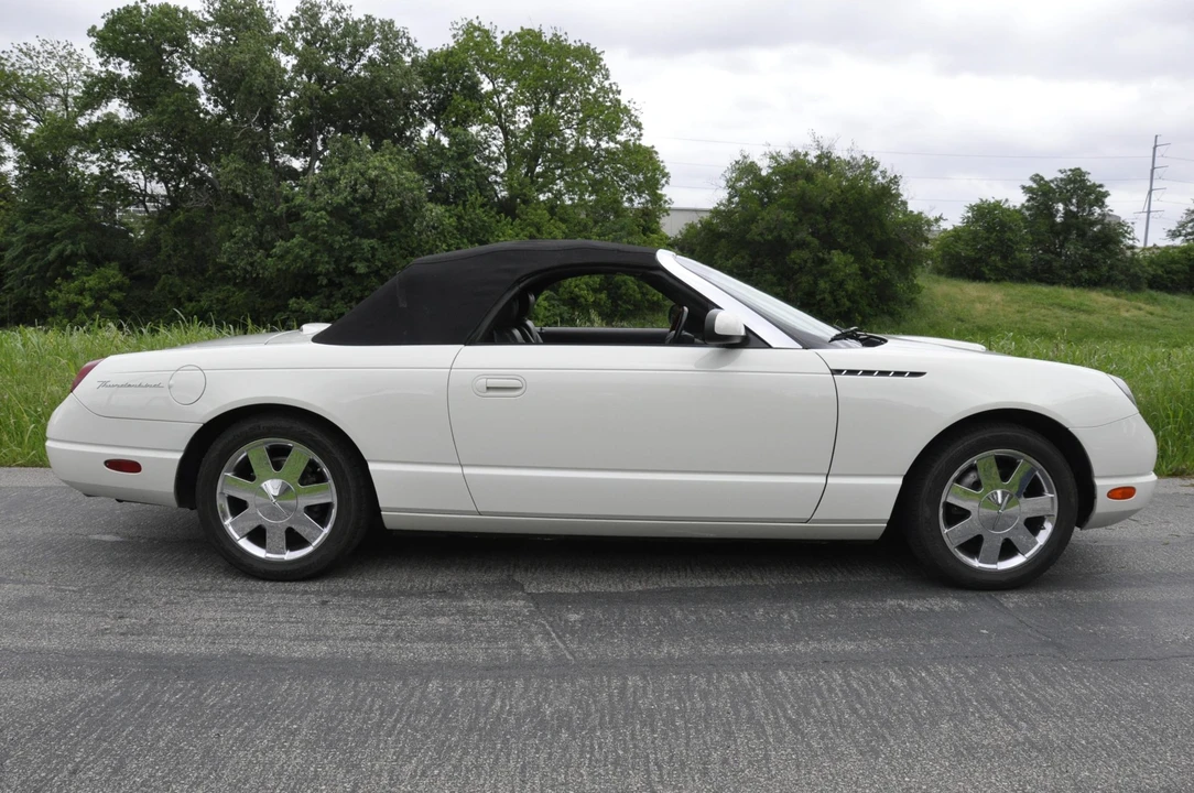 2002 Ford Thunderbird 11th Gen - Image 18 of 31