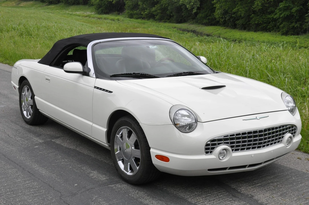 2002 Ford Thunderbird 11th Gen - Image 19 of 31