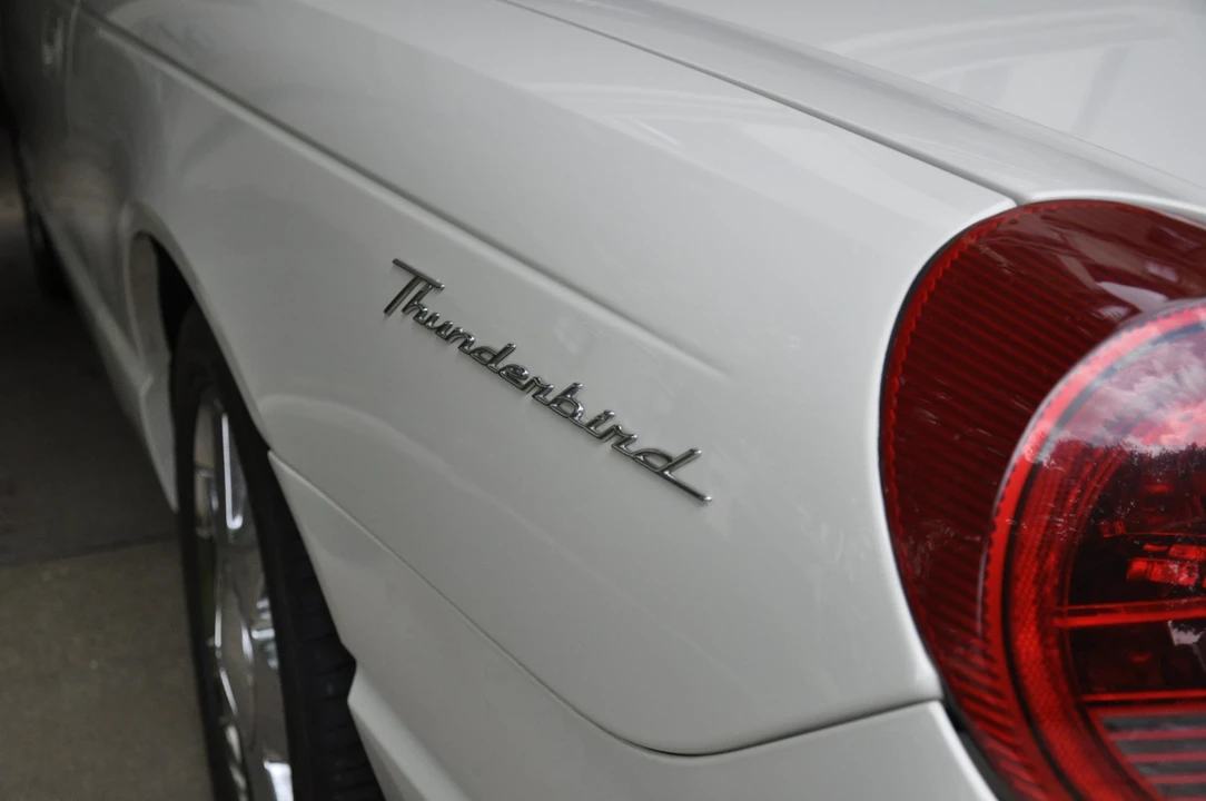 2002 Ford Thunderbird 11th Gen - Image 23 of 31