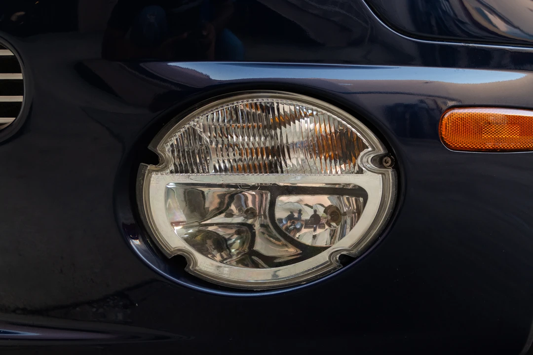 2003 Aston Martin Vanquish 1st Gen - Image 25 of 31