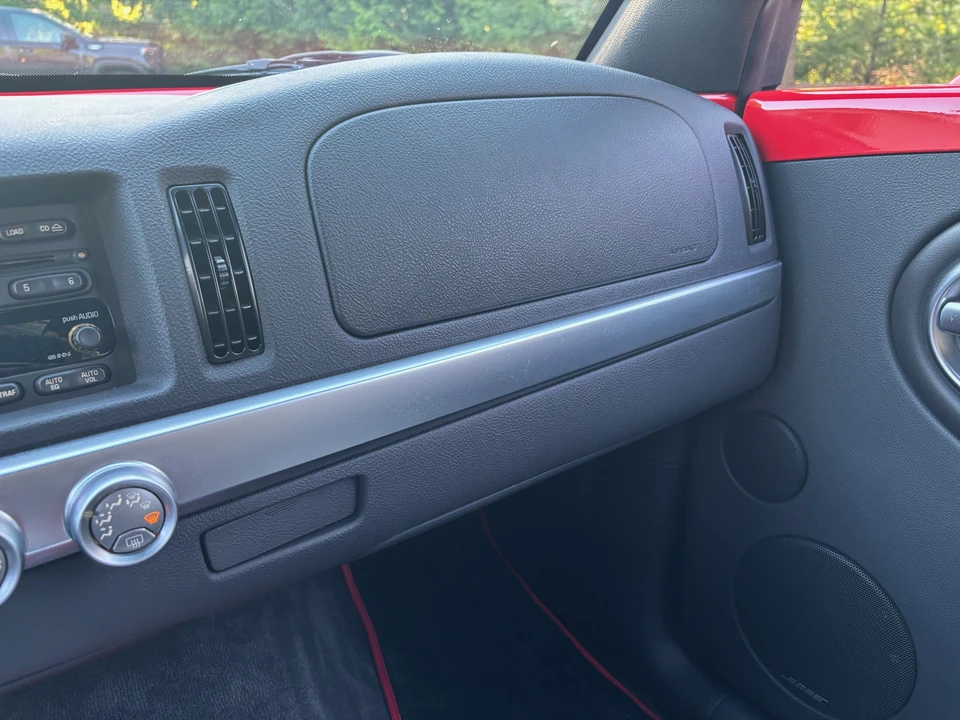 2003 Chevrolet SSR - Image 26 of 31