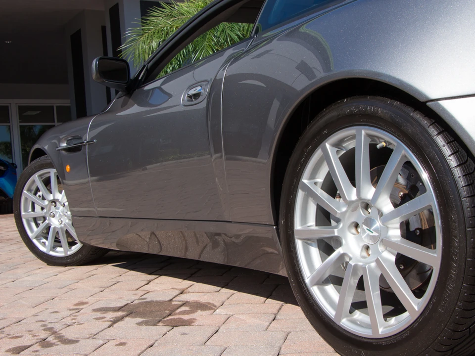 2005 Aston Martin Vanquish 1st Gen - Image 14 of 31