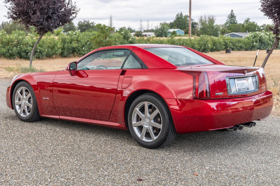 2005 Cadillac XLR - Image 12 of 31