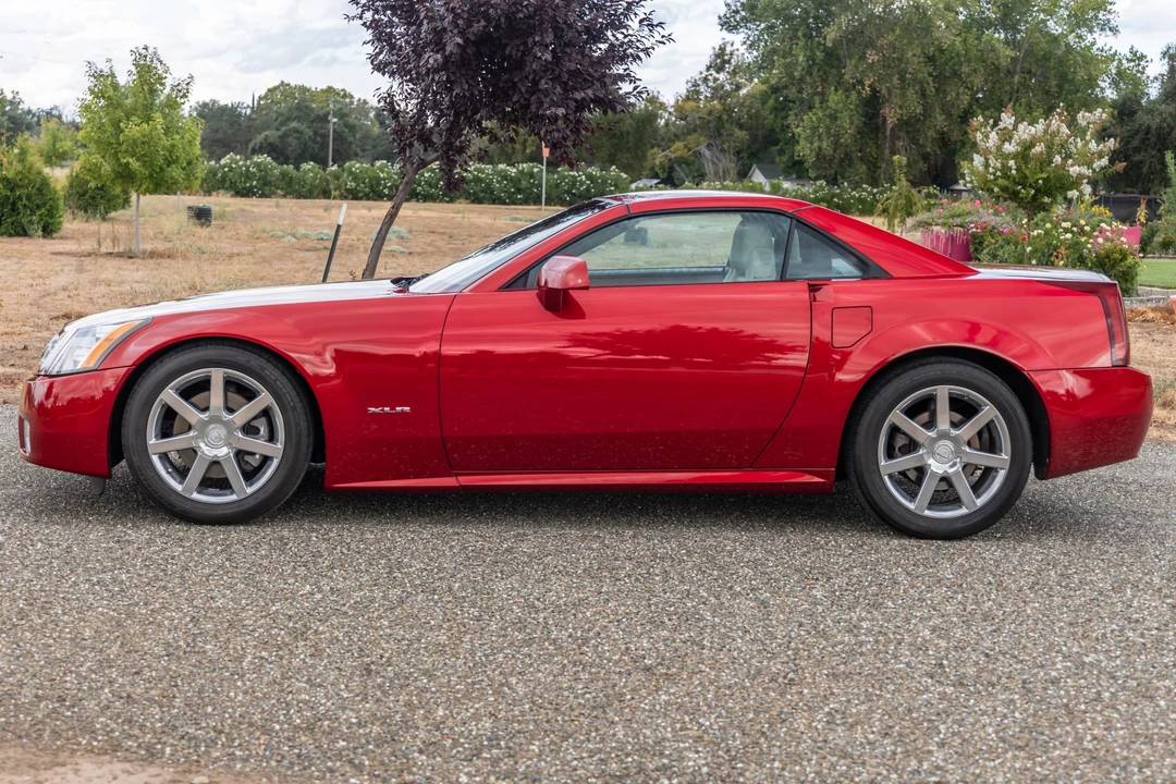 2005 Cadillac XLR - Image 11 of 31
