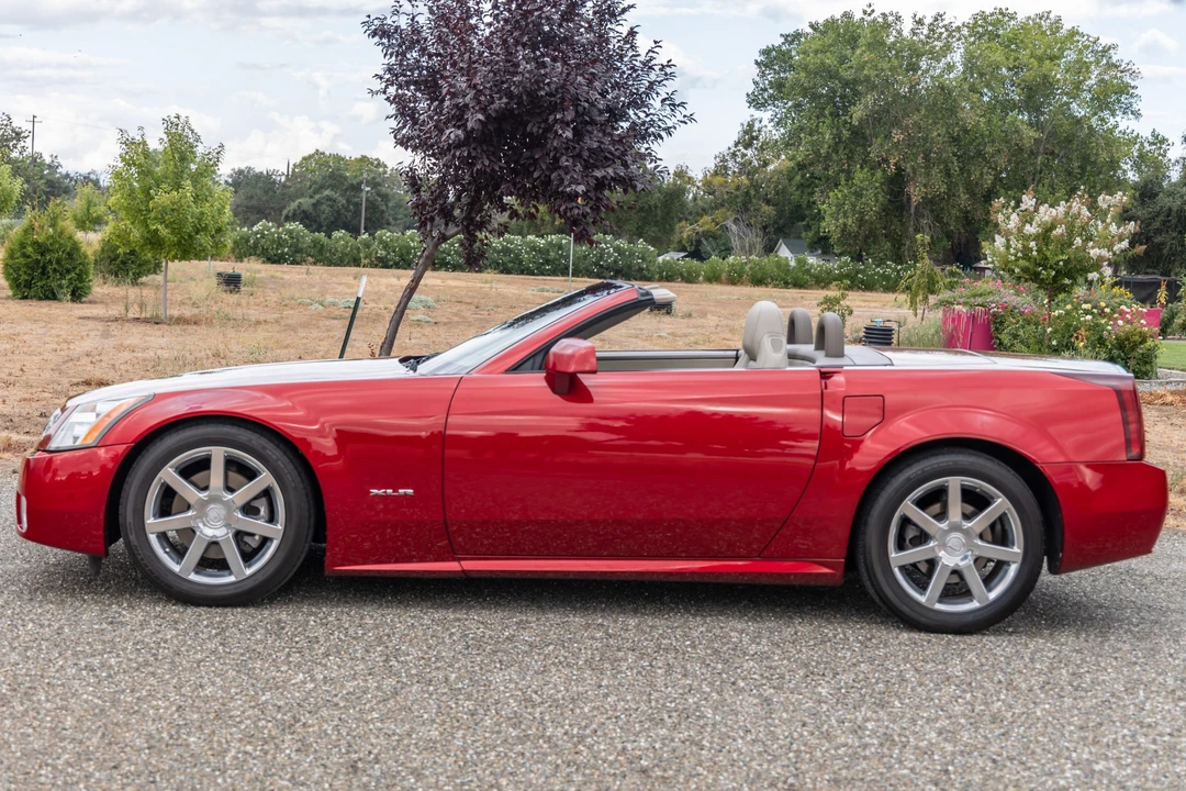 2005 Cadillac XLR - Image 3 of 31