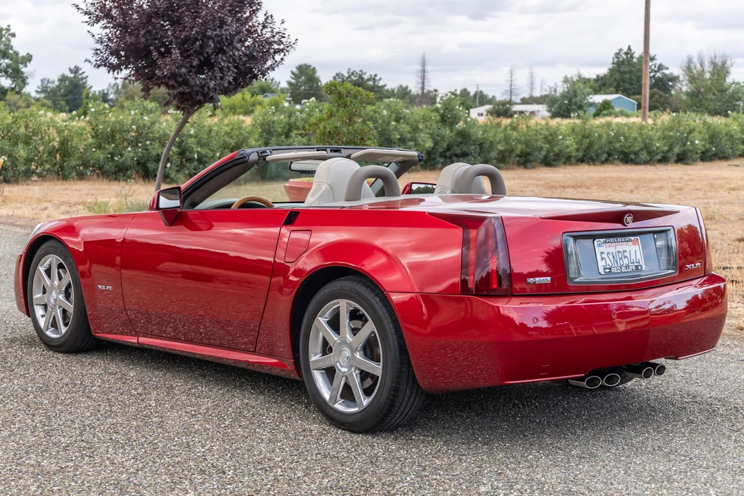 2005 Cadillac XLR - Image 4 of 31