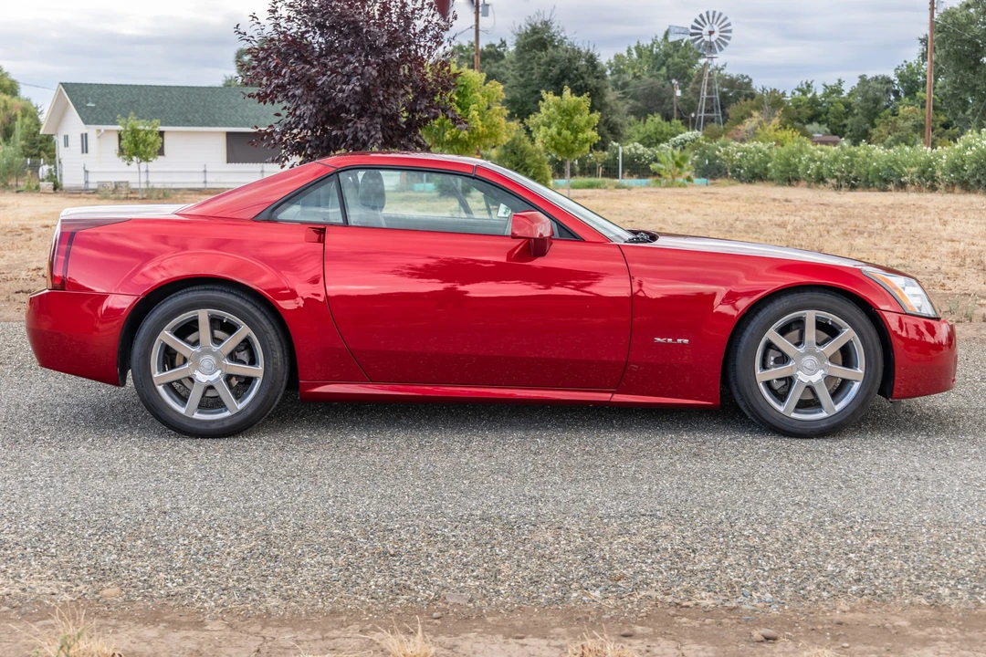 2005 Cadillac XLR - Image 15 of 31