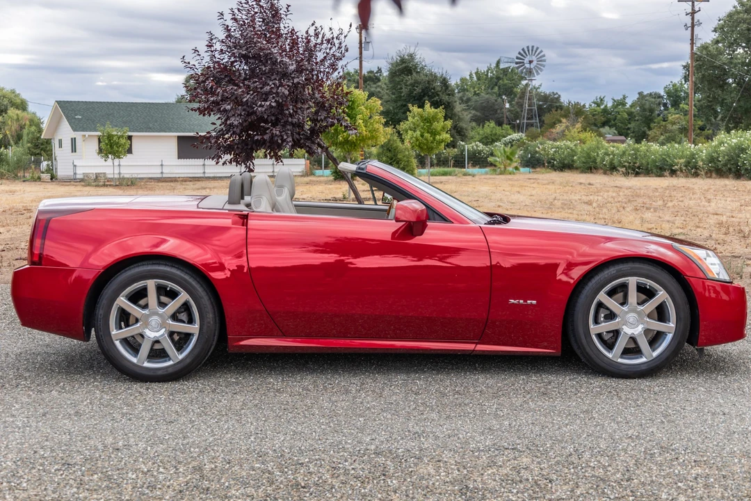 2005 Cadillac XLR - Image 7 of 31