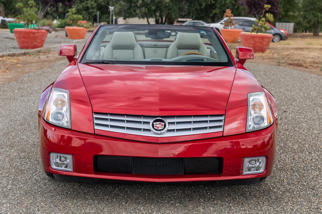 2005 Cadillac XLR - Image 2 of 31