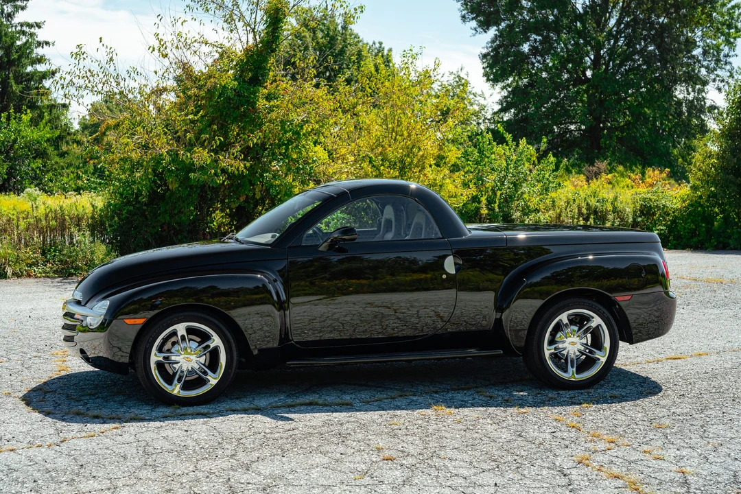 2005 Chevrolet SSR - Image 8 of 31