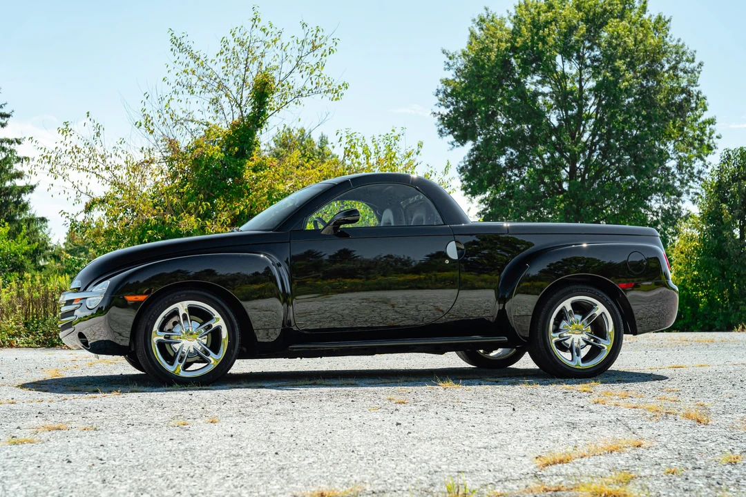 2005 Chevrolet SSR - Image 9 of 31