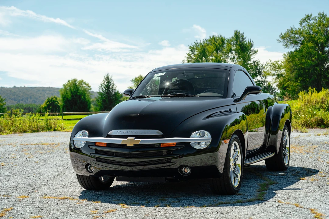 2005 Chevrolet SSR - Image 2 of 31
