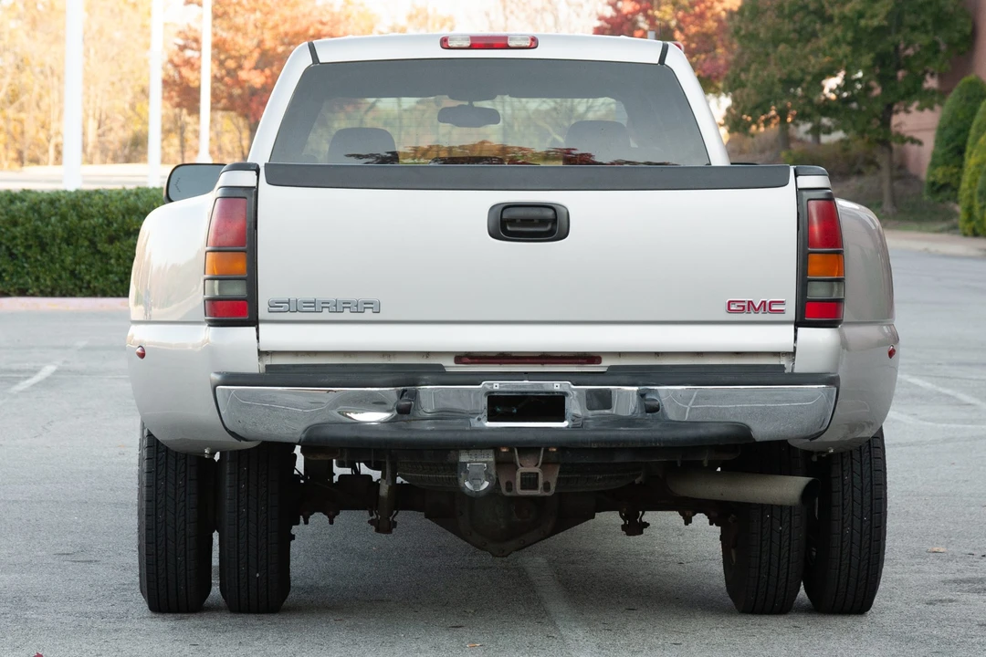 2005 GMC Sierra Heavy Duty 2nd Gen - Image 5 of 31