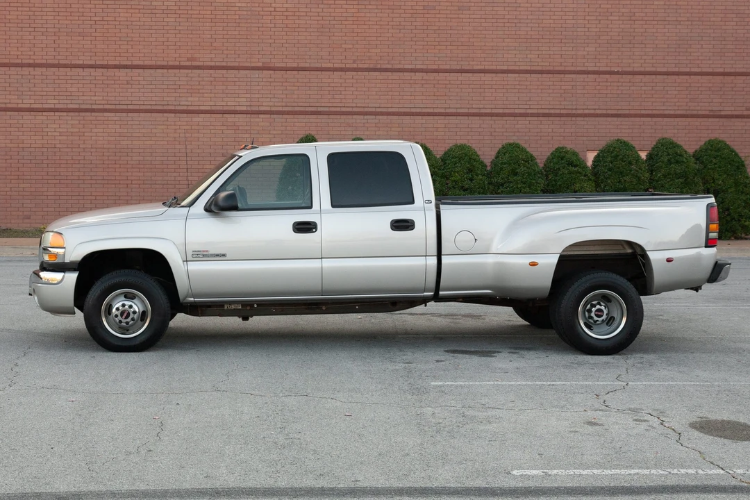 2005 GMC Sierra Heavy Duty 2nd Gen - Image 3 of 31