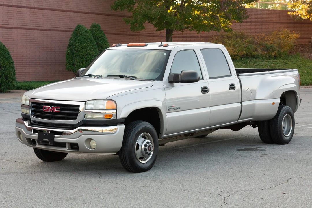 2005 GMC Sierra Heavy Duty 2nd Gen - Image 2 of 31