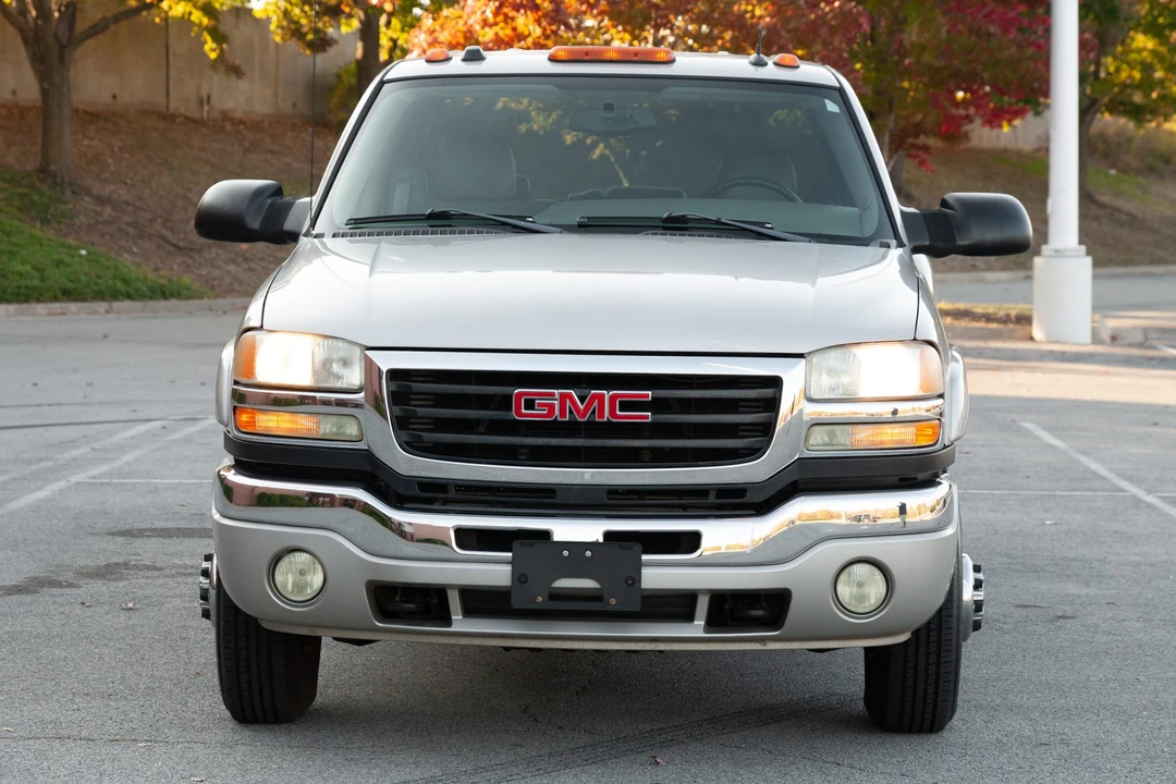 2005 GMC Sierra Heavy Duty 2nd Gen - Image 10 of 31