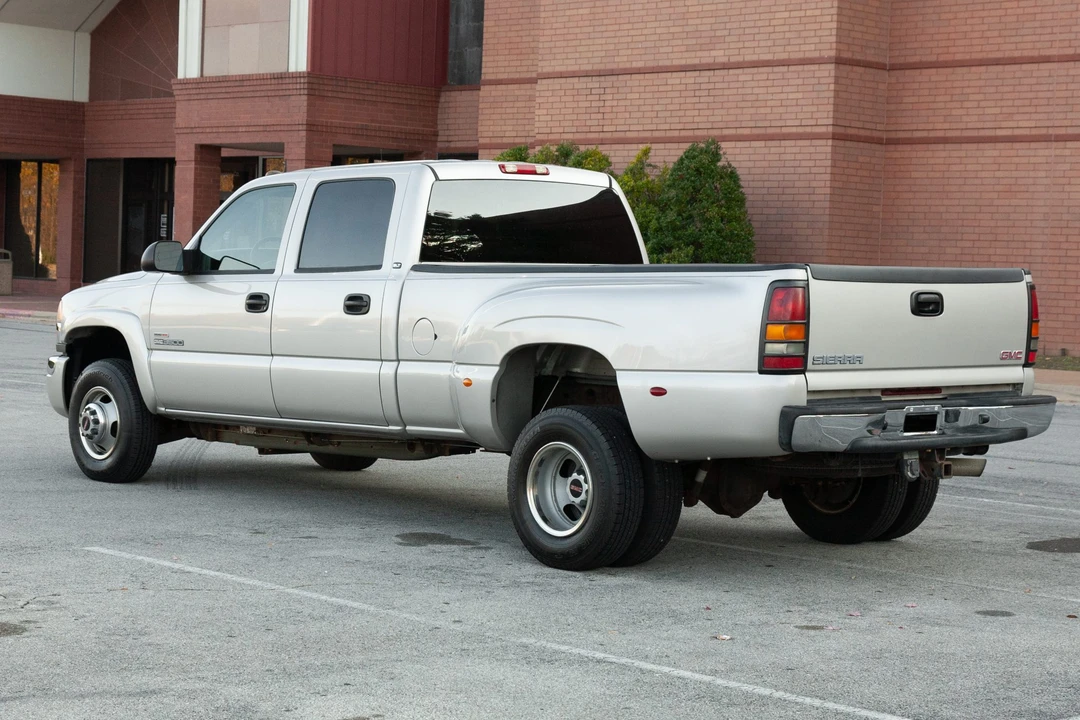 2005 GMC Sierra Heavy Duty 2nd Gen - Image 4 of 31