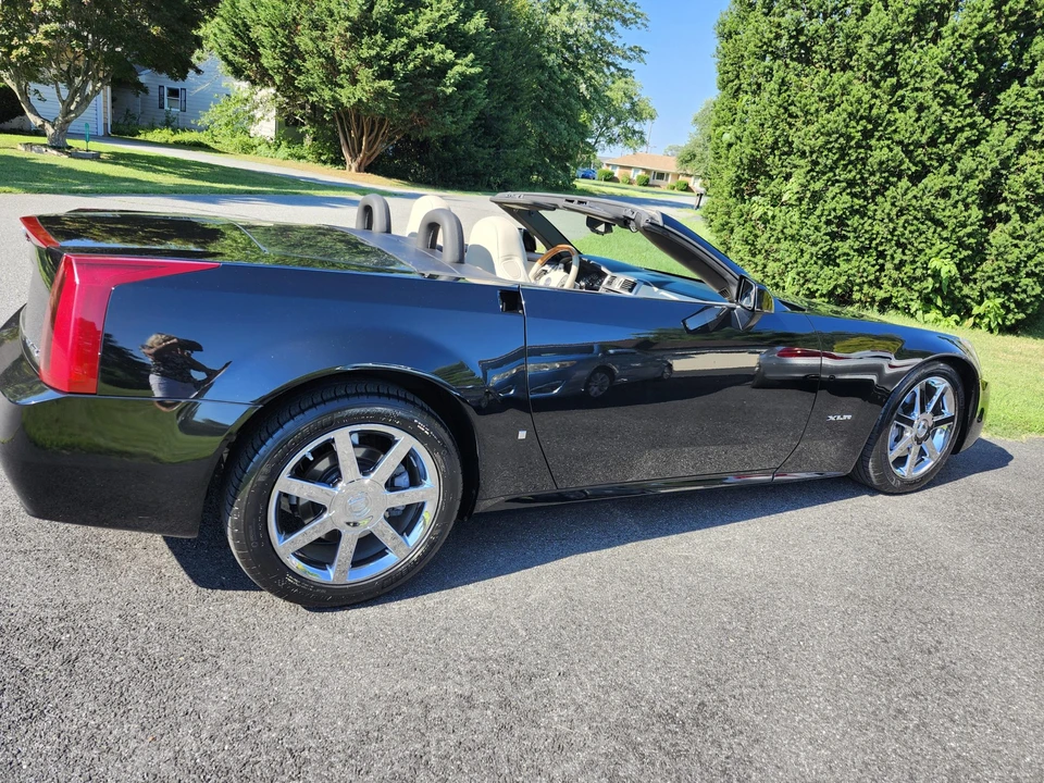 2006 Cadillac XLR - Image 26 of 31
