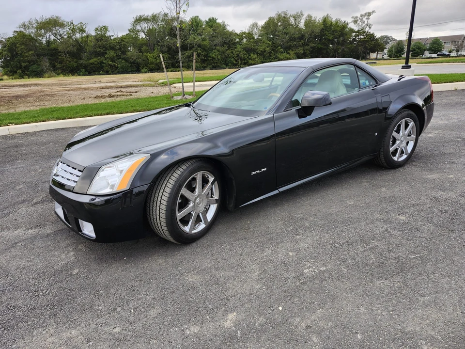 2006 Cadillac XLR - Image 2 of 31