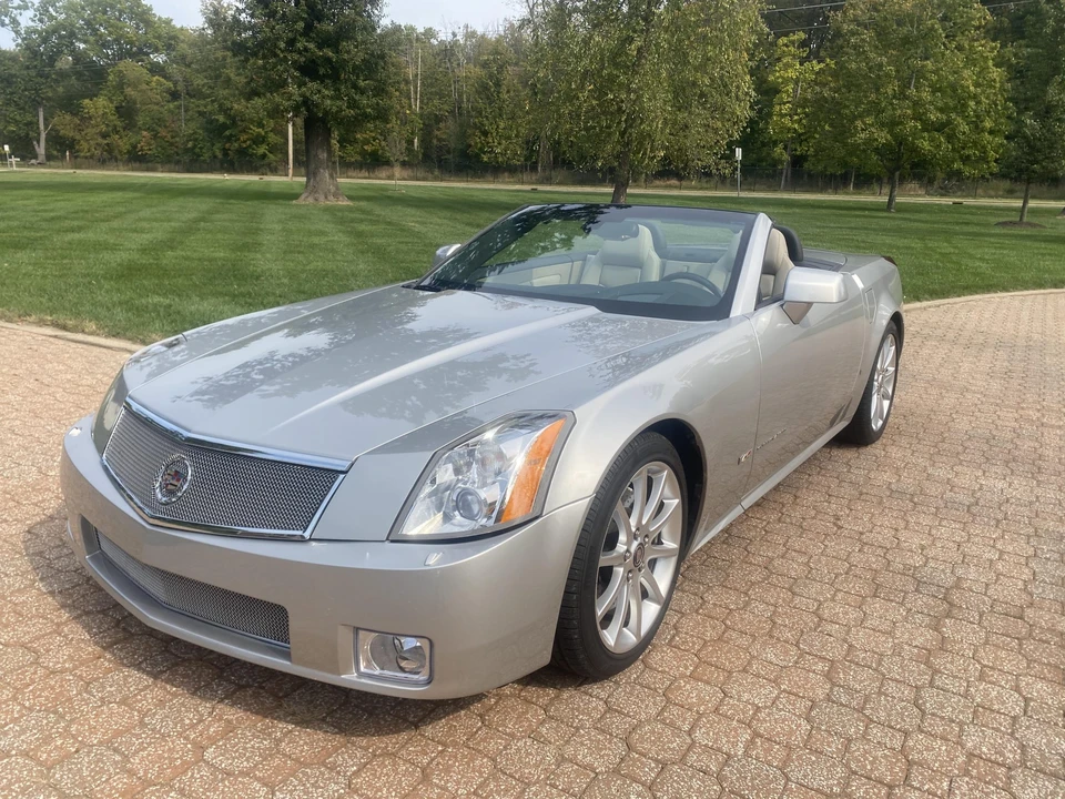 2006 Cadillac XLR-V - Image 13 of 31