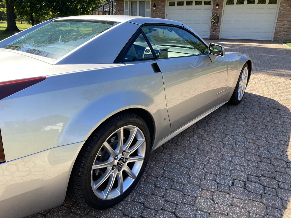 2006 Cadillac XLR-V - Image 29 of 31