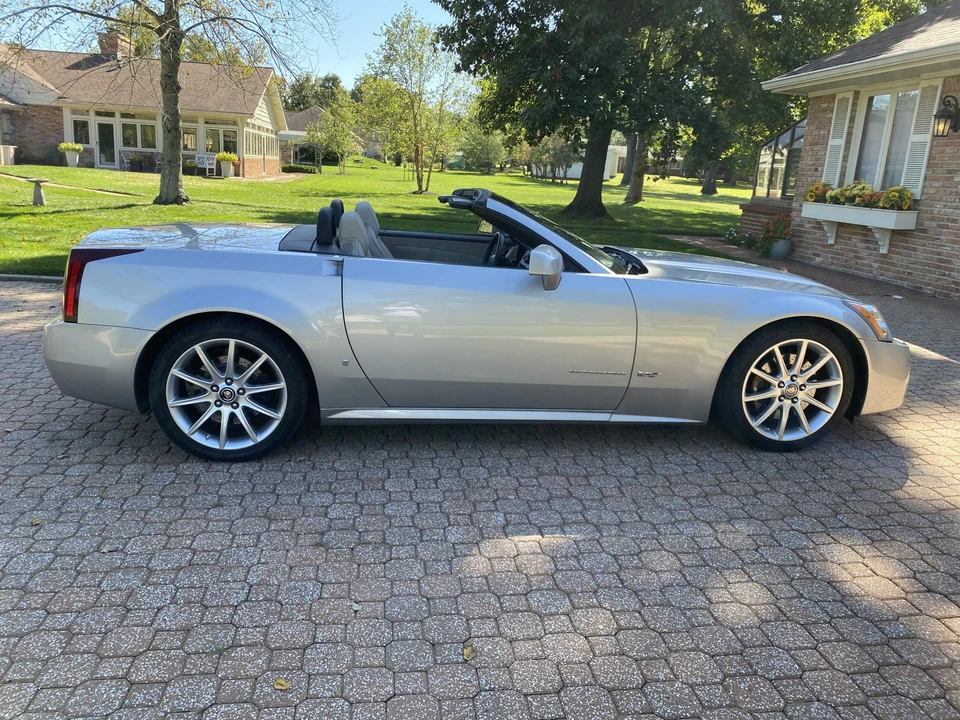 2006 Cadillac XLR-V - Image 6 of 31