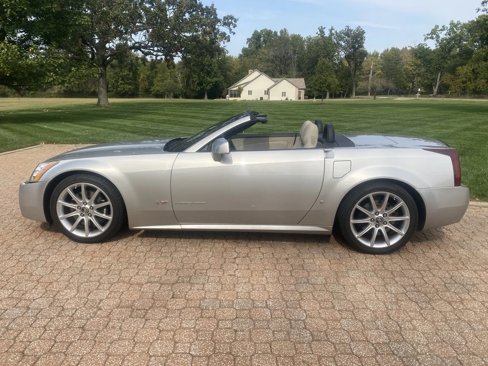 2006 Cadillac XLR-V - Image 10 of 31