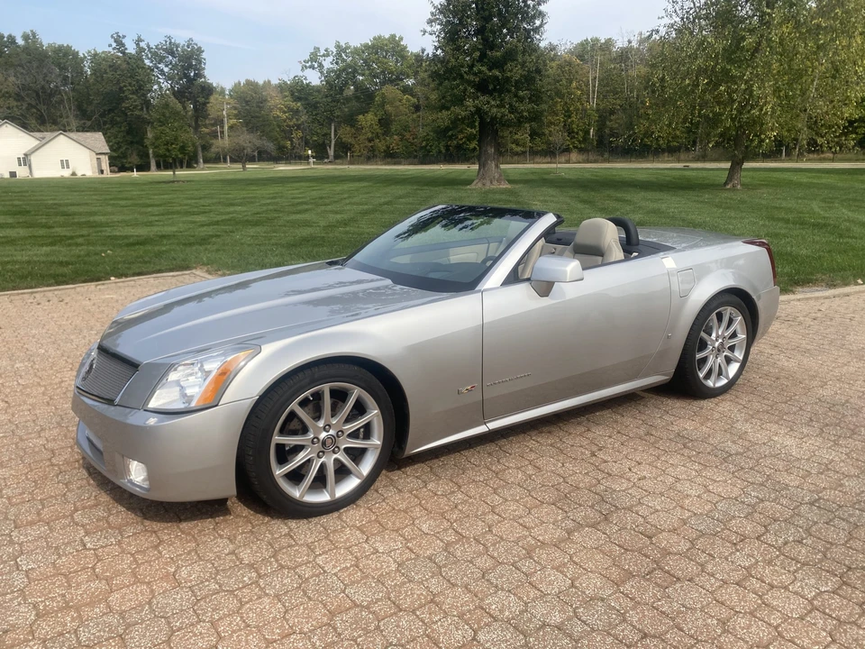 2006 Cadillac XLR-V - Image 12 of 31
