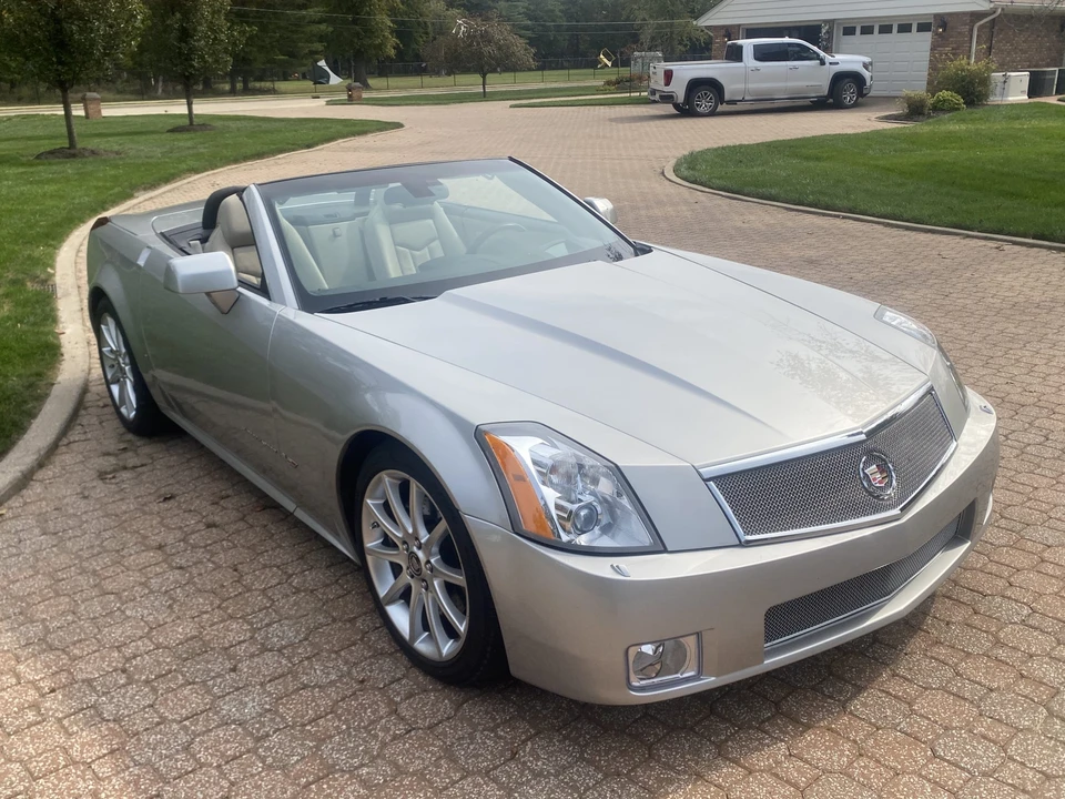2006 Cadillac XLR-V - Image 2 of 31