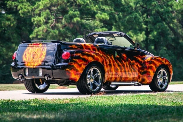 2006 Chevrolet SSR - Image 2 of 8