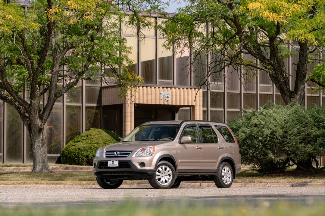 2006 Honda CR-V 2nd Gen - Image 2 of 31