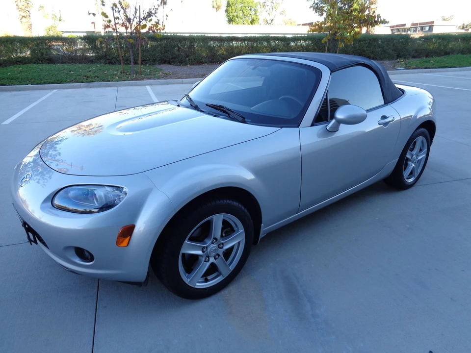 2006 Mazda NC MX-5 Miata - Image 2 of 31