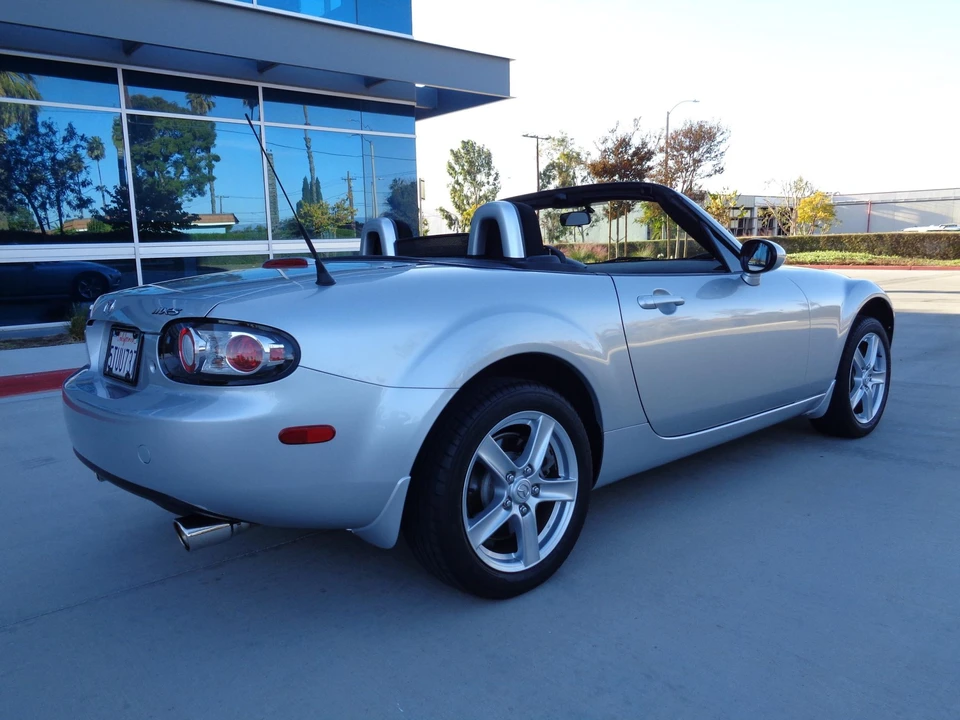 2006 Mazda NC MX-5 Miata - Image 16 of 31