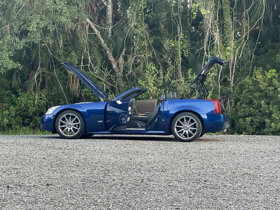 2007 Cadillac XLR-V - Image 26 of 31