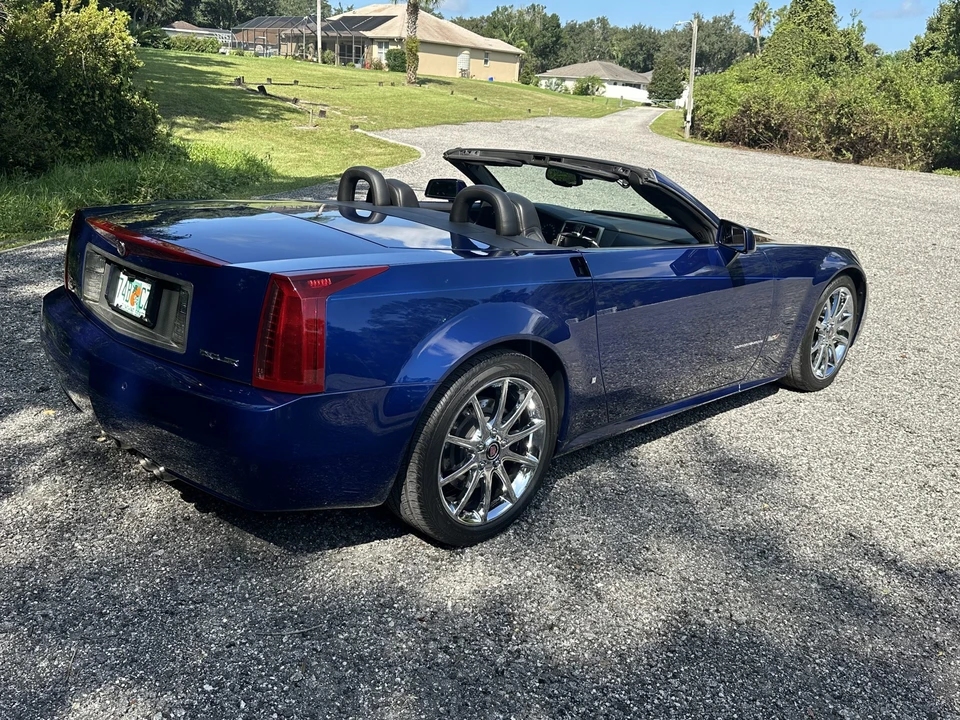 2007 Cadillac XLR-V - Image 8 of 31