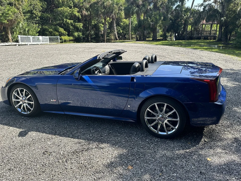 2007 Cadillac XLR-V - Image 14 of 31