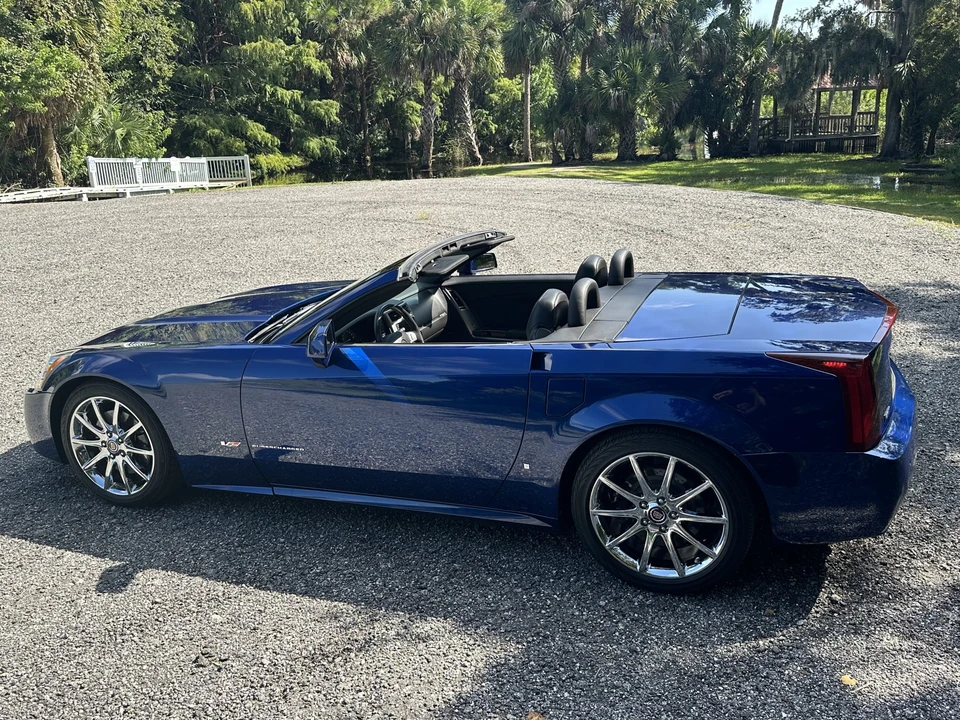 2007 Cadillac XLR-V - Image 15 of 31