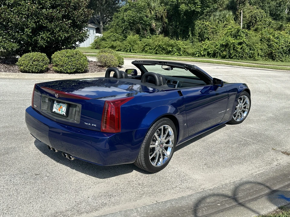 2007 Cadillac XLR-V - Image 11 of 31