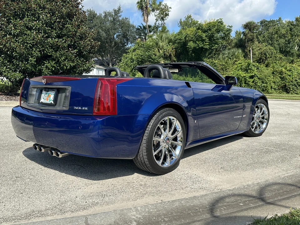 2007 Cadillac XLR-V - Image 10 of 31