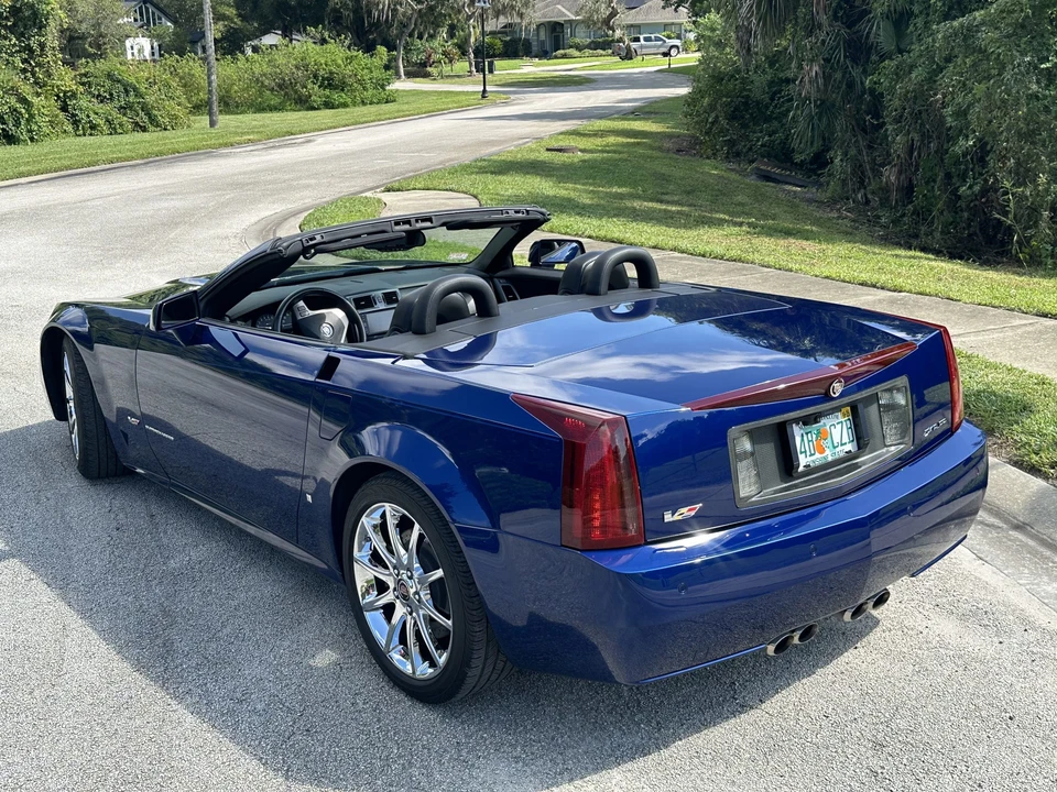 2007 Cadillac XLR-V - Image 12 of 31