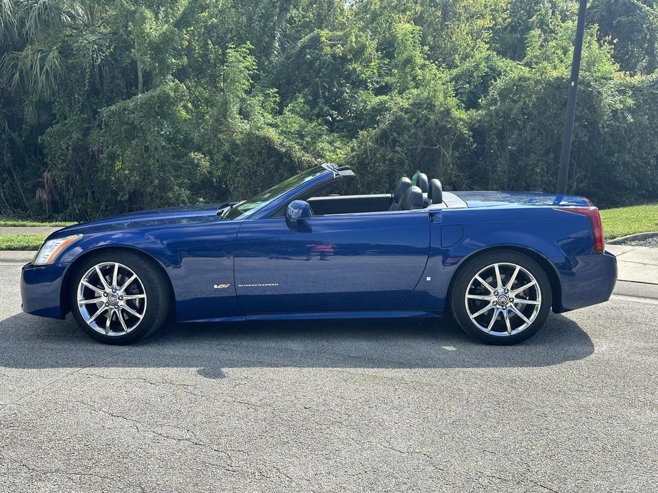 2007 Cadillac XLR-V - Image 16 of 31